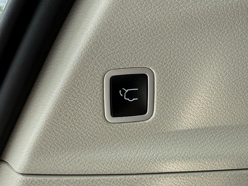 Chrysler Pacifica Vehicle Image 08