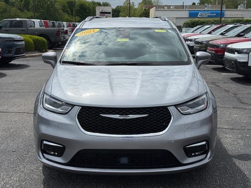 Chrysler Pacifica Vehicle Image 10