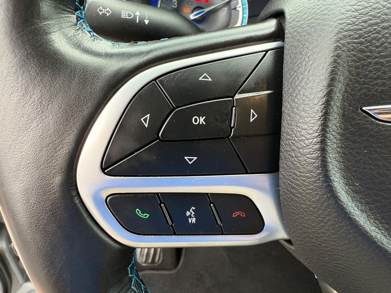 Chrysler Pacifica Vehicle Image 15