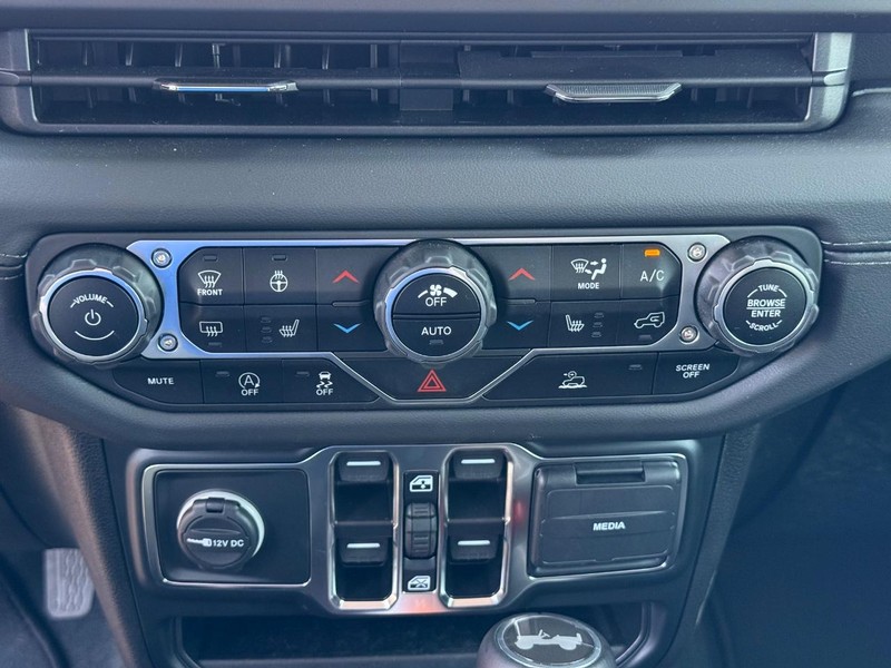Jeep Wrangler Vehicle Image 19