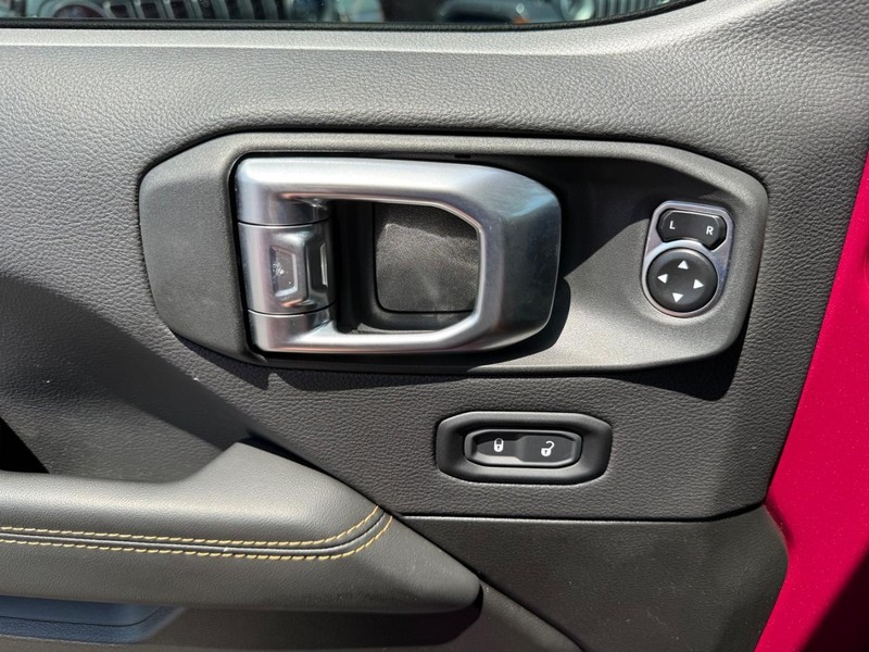 Jeep Wrangler Vehicle Image 24
