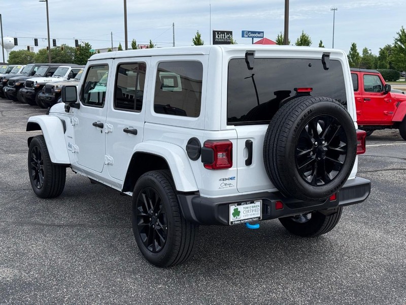 Jeep Wrangler 4xe Vehicle Image 05