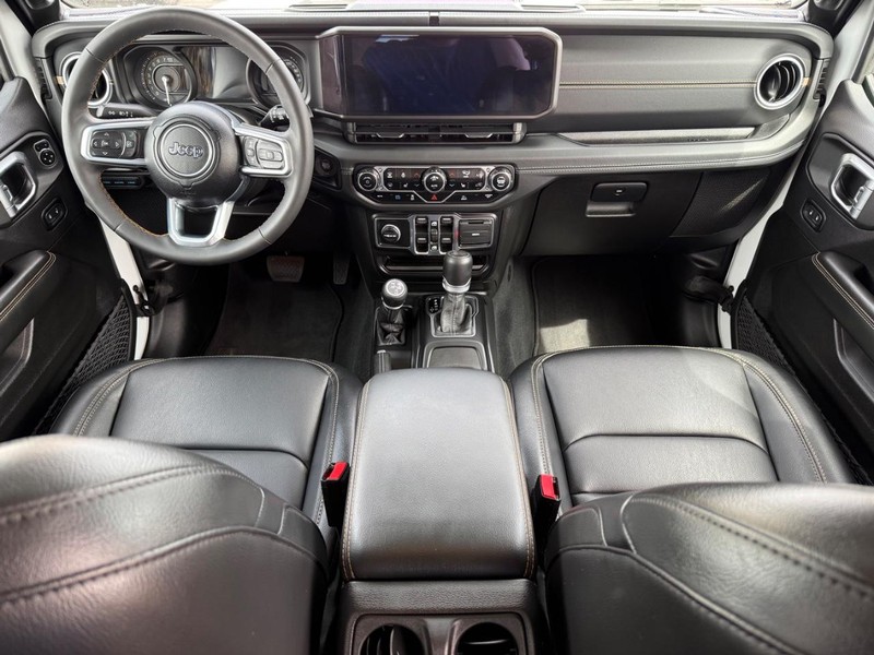 Jeep Wrangler 4xe Vehicle Image 11