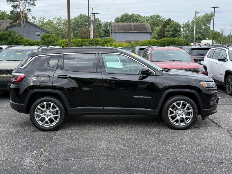 Jeep Compass Vehicle Image 02