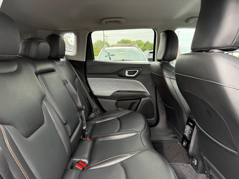Jeep Compass Vehicle Image 10