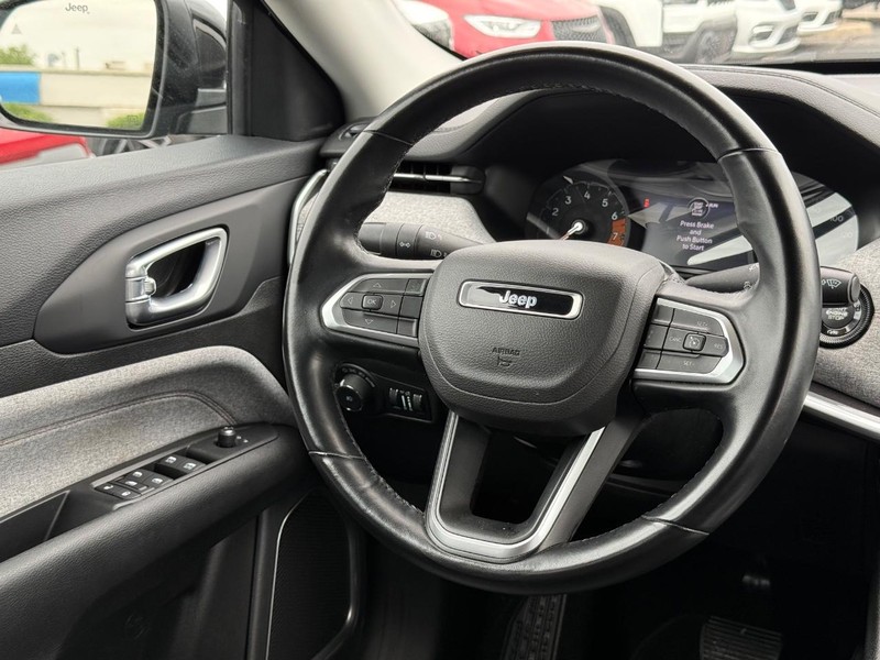 Jeep Compass Vehicle Image 12