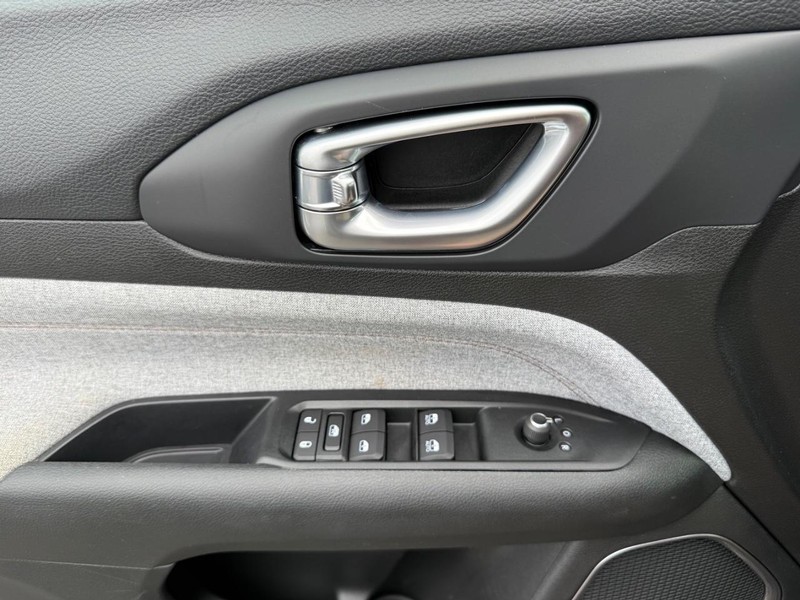 Jeep Compass Vehicle Image 23