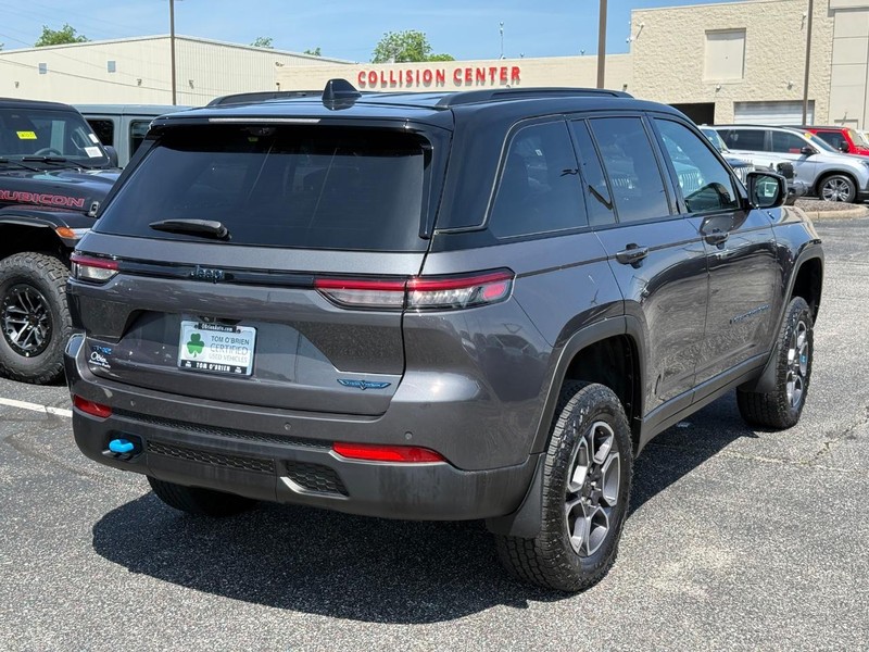 Jeep Grand Cherokee 4xe Vehicle Image 03