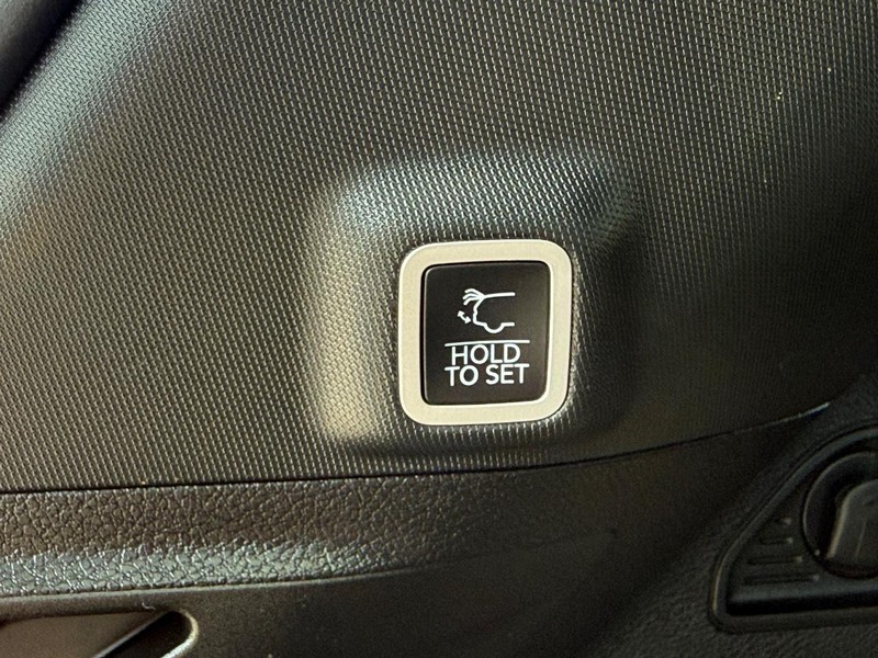 Jeep Grand Cherokee 4xe Vehicle Image 08
