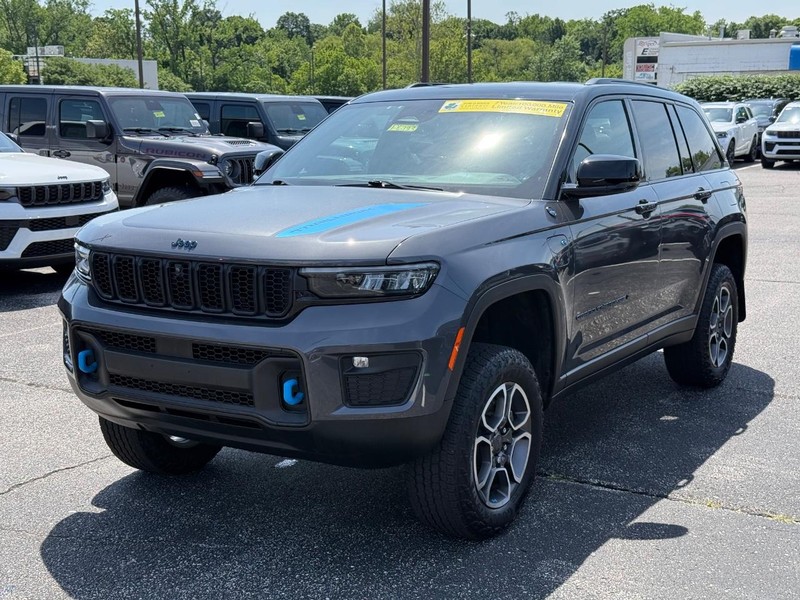Jeep Grand Cherokee 4xe Vehicle Image 09