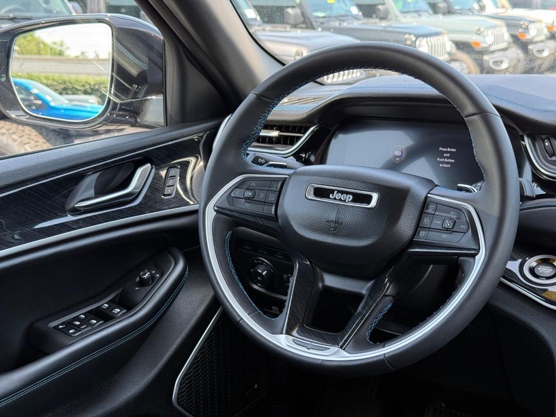Jeep Grand Cherokee 4xe Vehicle Image 13