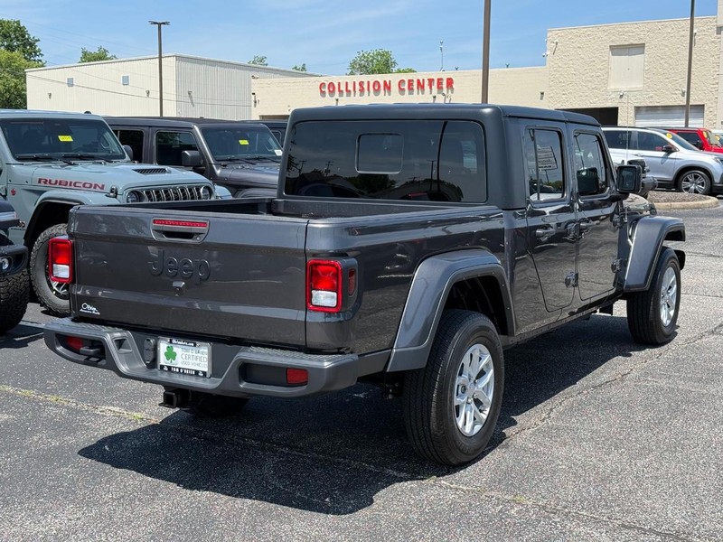 Jeep Gladiator Vehicle Image 03
