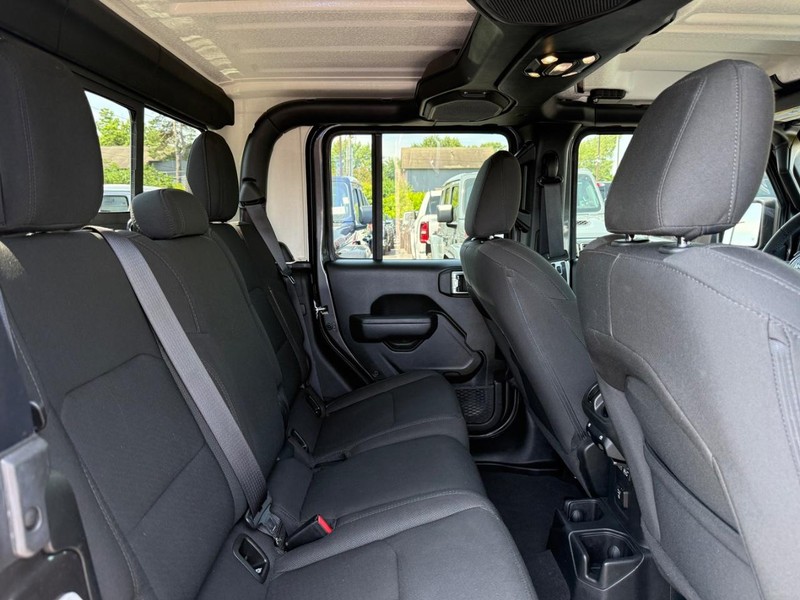Jeep Gladiator Vehicle Image 10