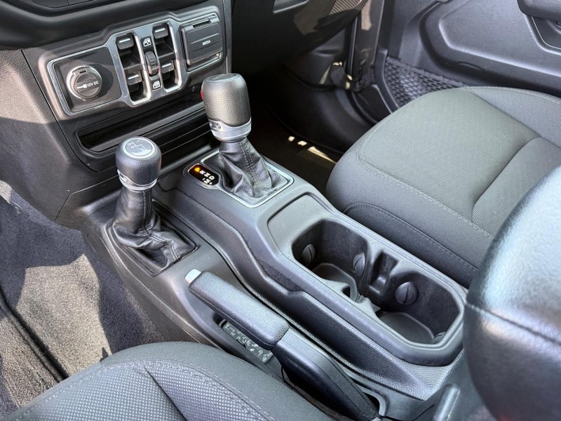 Jeep Gladiator Vehicle Image 19