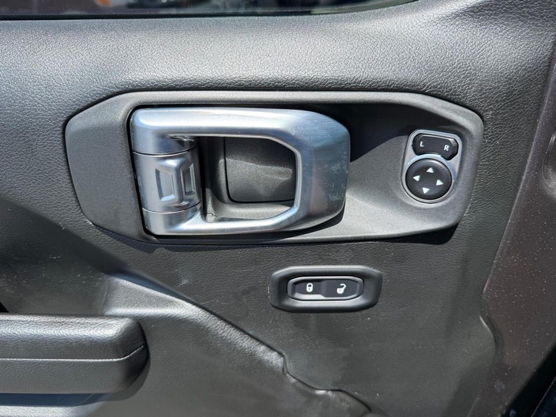 Jeep Gladiator Vehicle Image 23