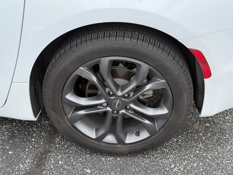 Chrysler Pacifica Vehicle Image 06