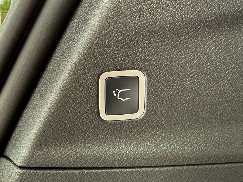 Chrysler Pacifica Vehicle Image 08