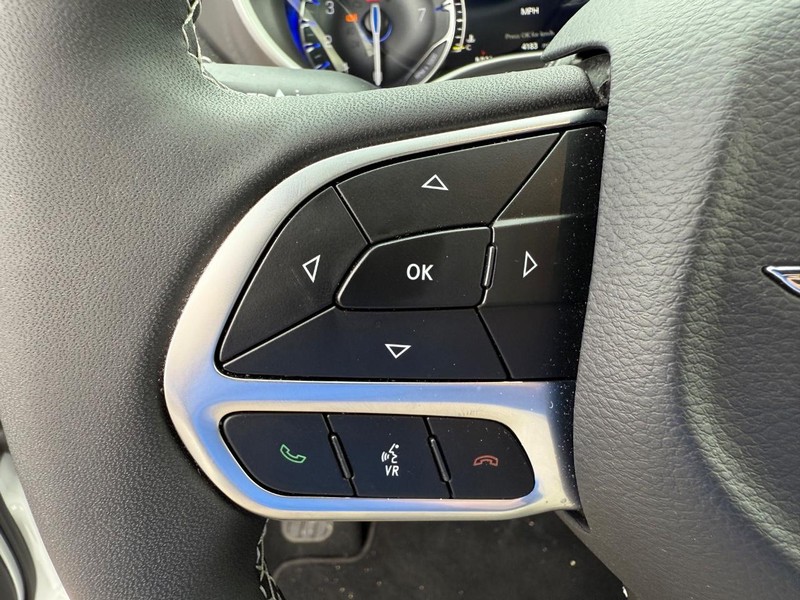 Chrysler Pacifica Vehicle Image 15