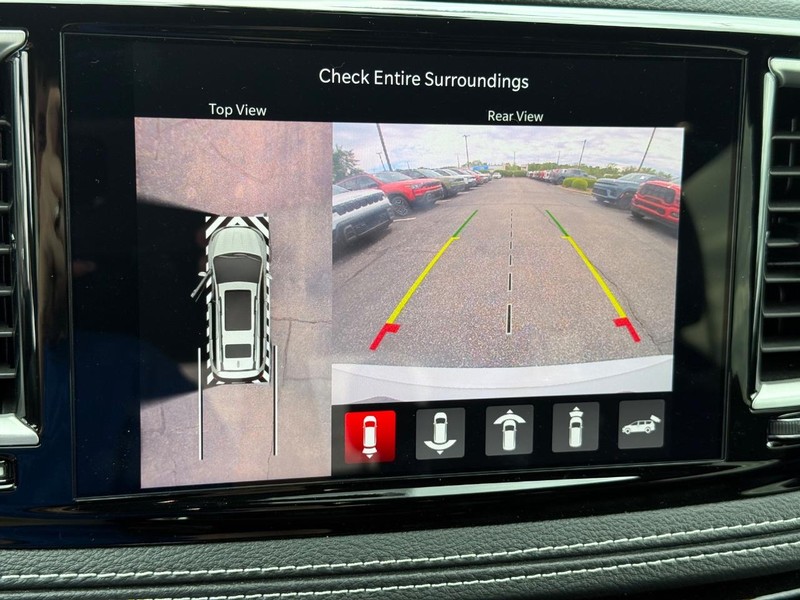 Chrysler Pacifica Vehicle Image 19