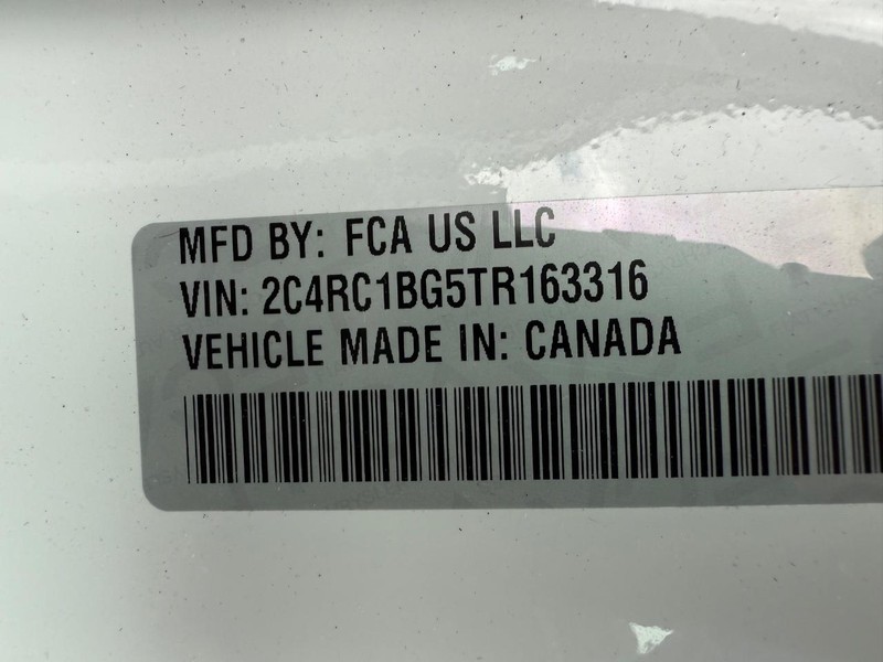 Chrysler Pacifica Vehicle Image 27