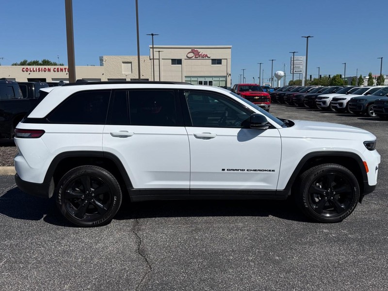 Jeep Grand Cherokee Vehicle Image 02