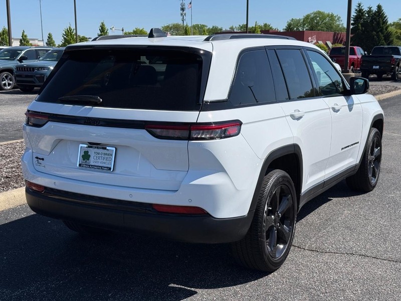 Jeep Grand Cherokee Vehicle Image 03