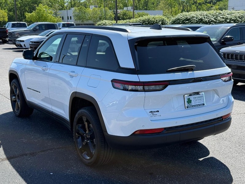 Jeep Grand Cherokee Vehicle Image 05