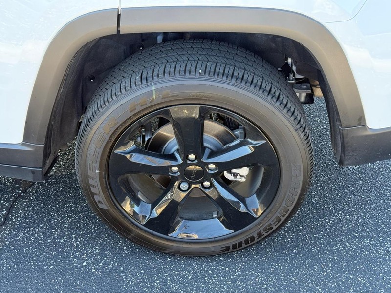 Jeep Grand Cherokee Vehicle Image 06