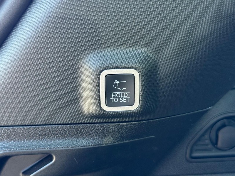 Jeep Grand Cherokee Vehicle Image 08