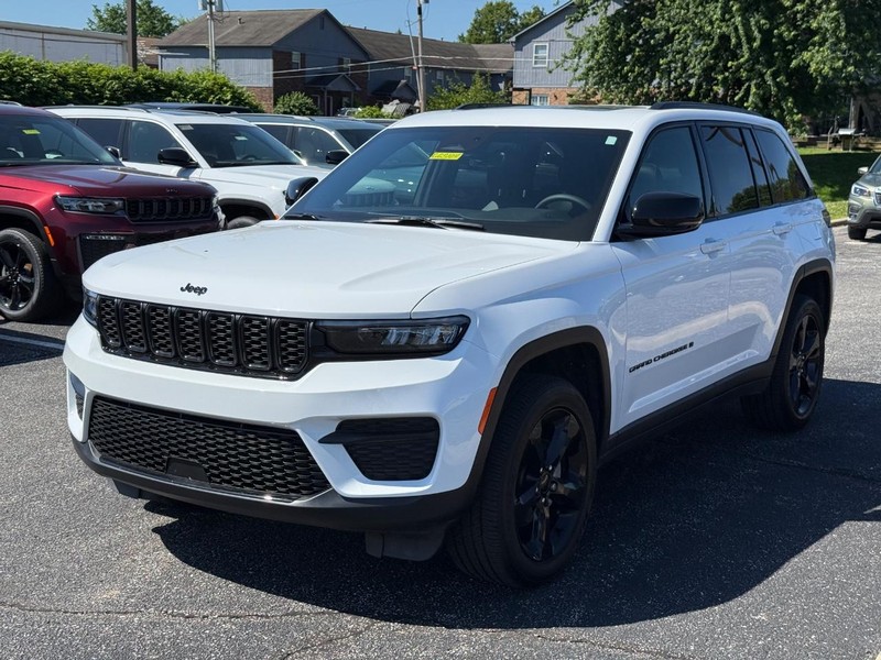 Jeep Grand Cherokee Vehicle Image 09