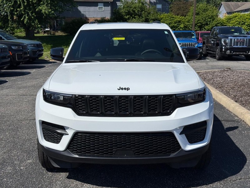 Jeep Grand Cherokee Vehicle Image 10
