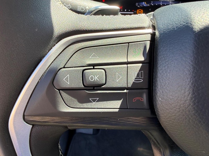 Jeep Grand Cherokee Vehicle Image 15