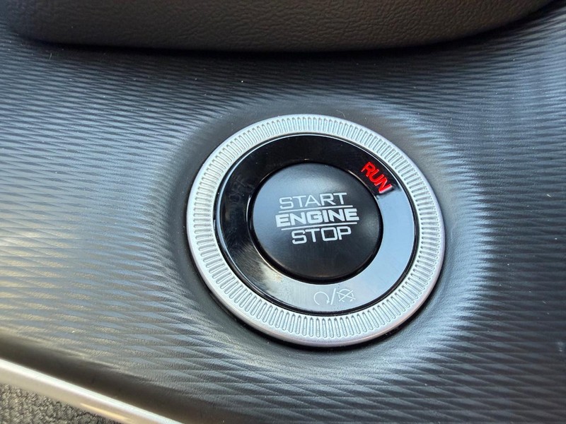 Jeep Grand Cherokee Vehicle Image 17