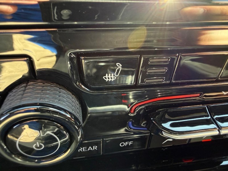 Jeep Grand Cherokee Vehicle Image 18