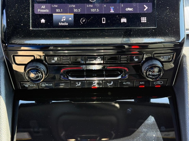 Jeep Grand Cherokee Vehicle Image 21
