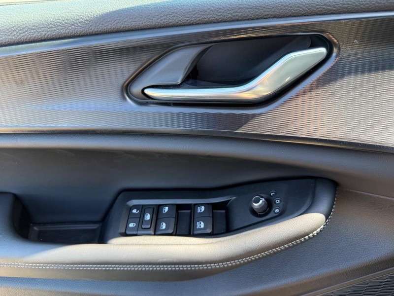 Jeep Grand Cherokee Vehicle Image 27