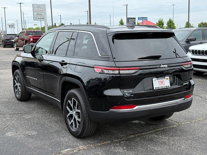 Jeep Grand Cherokee Vehicle Image 05