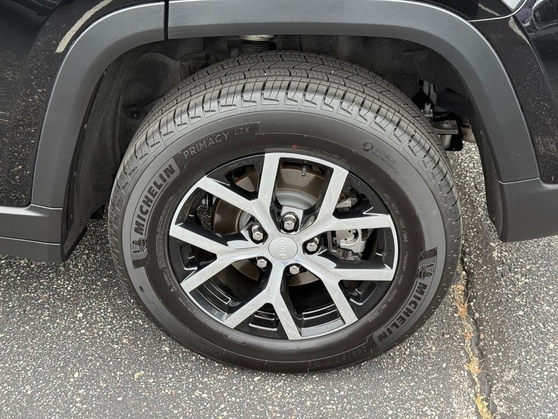 Jeep Grand Cherokee Vehicle Image 06