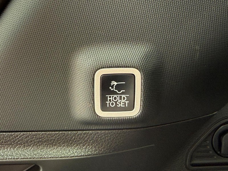 Jeep Grand Cherokee Vehicle Image 08