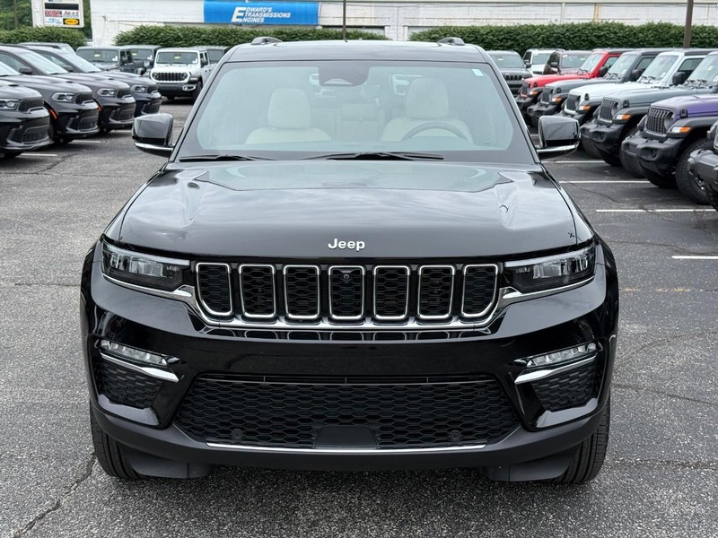 Jeep Grand Cherokee Vehicle Image 10