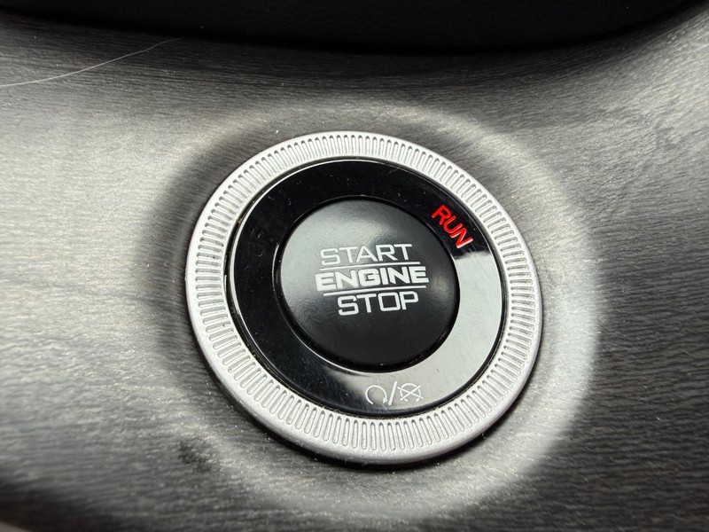 Jeep Grand Cherokee Vehicle Image 17