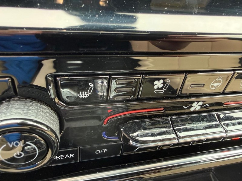 Jeep Grand Cherokee Vehicle Image 18