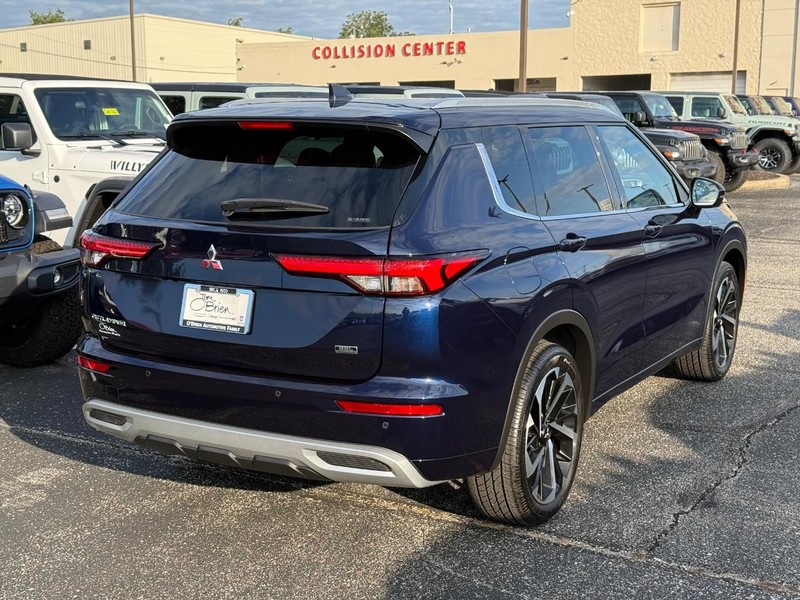 Mitsubishi Outlander Vehicle Image 03