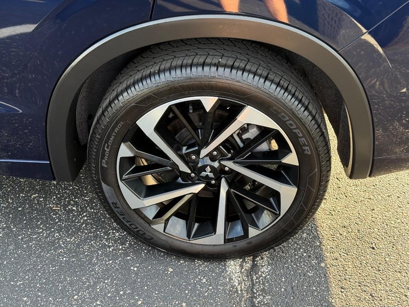 Mitsubishi Outlander Vehicle Image 06