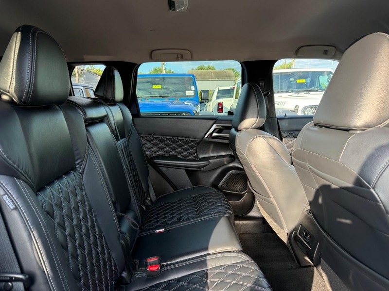 Mitsubishi Outlander Vehicle Image 11