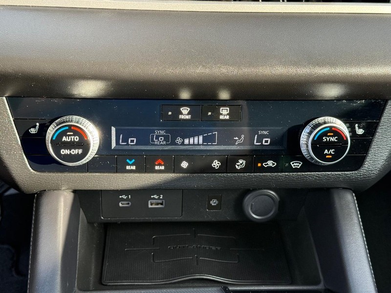 Mitsubishi Outlander Vehicle Image 20