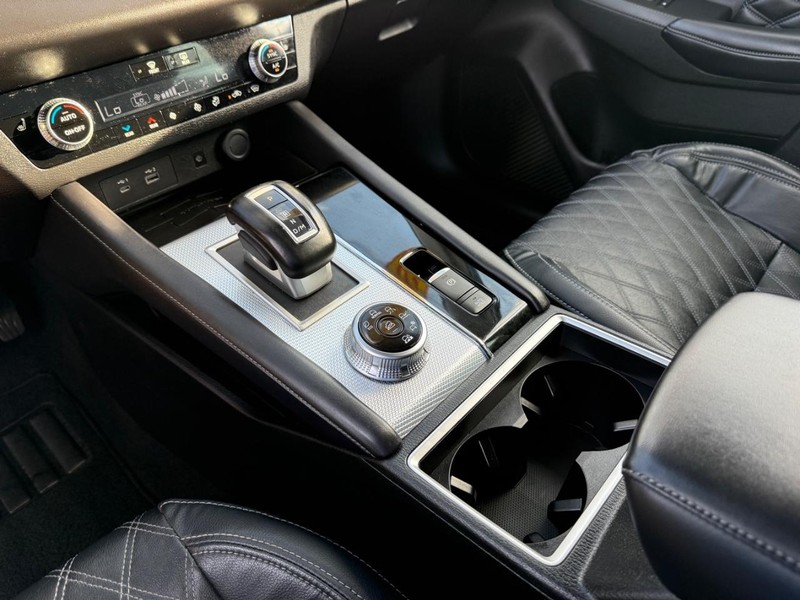 Mitsubishi Outlander Vehicle Image 21
