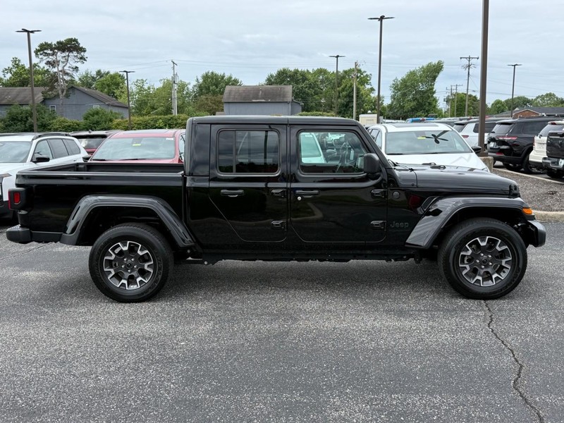 Jeep Gladiator Vehicle Image 02