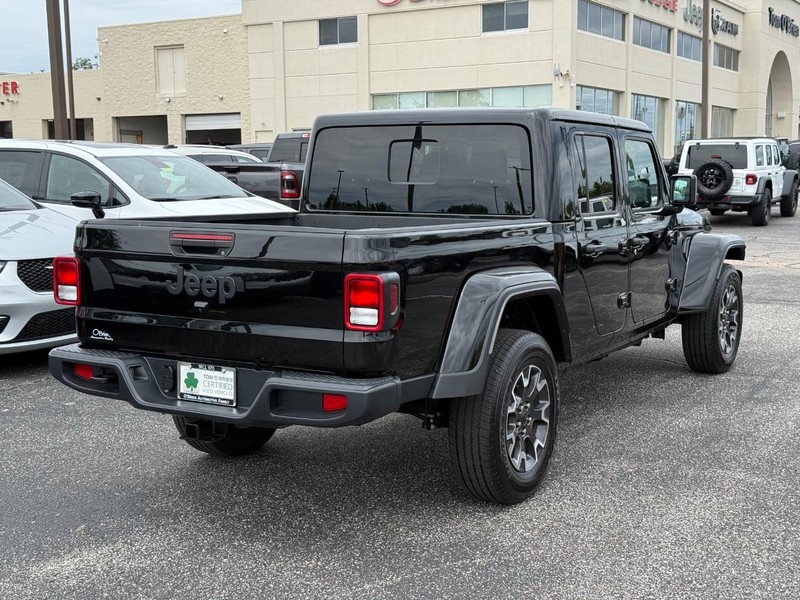 Jeep Gladiator Vehicle Image 03