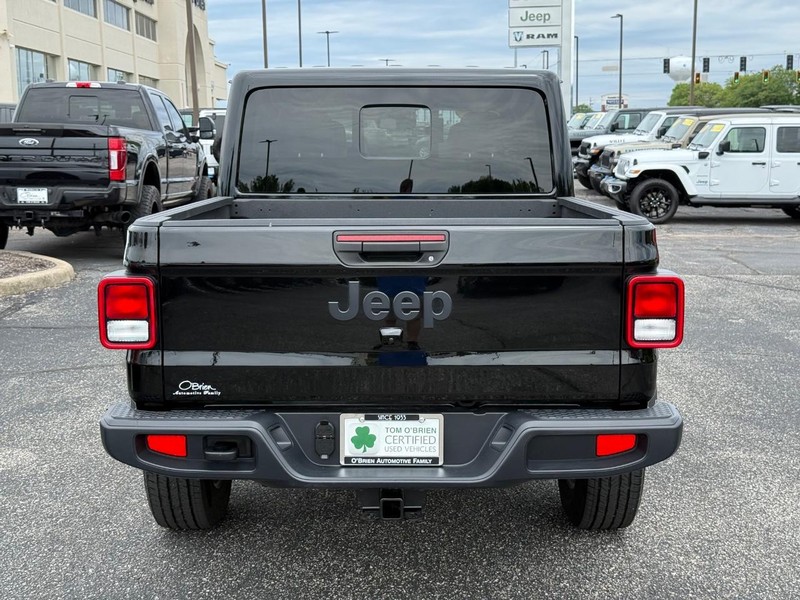 Jeep Gladiator Vehicle Image 04